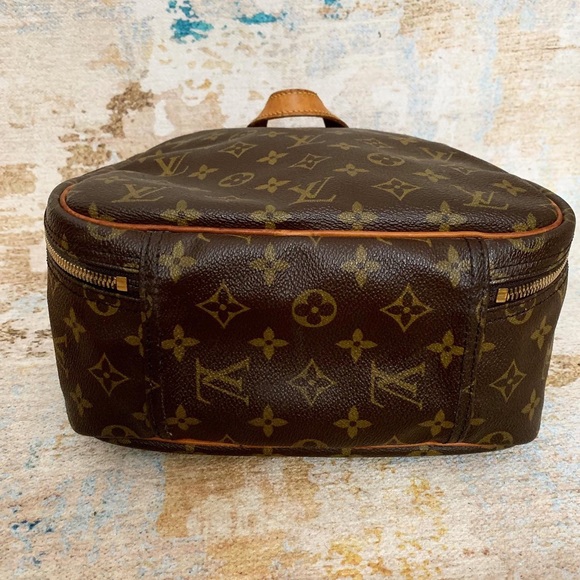 Authentic Vintage Louis Vuitton Excursion Bag - Picture 7 of 12